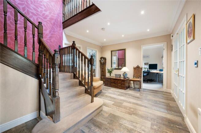 5 bed Detached for sale Image 8