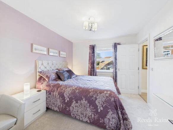 5 bed Detached for sale Image 4