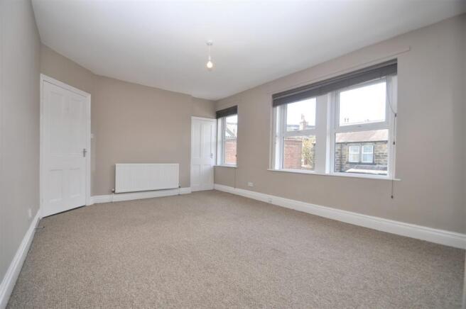 3 bed Terraced to rent Image 8