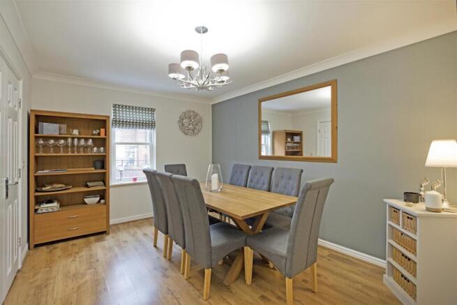 4 bed House for sale Image 6