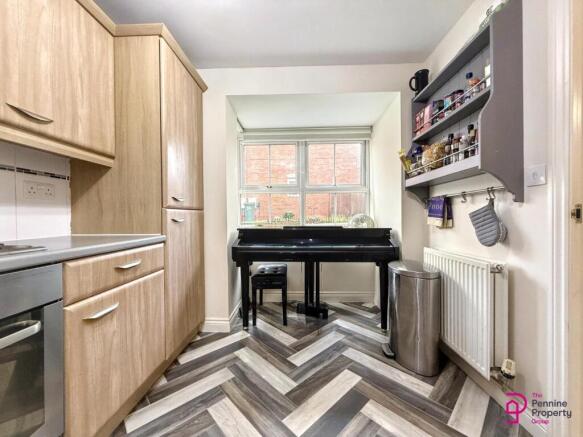 4 bed Semi-Detached for sale Image 4