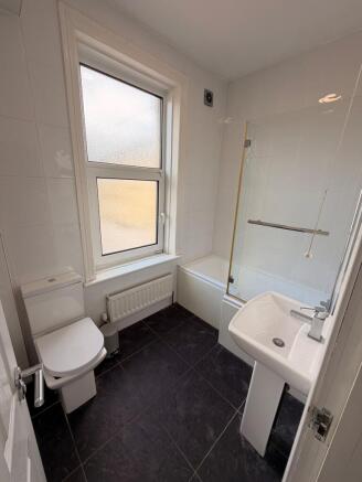 3 bed Terraced to rent Image 12