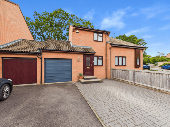 Two-Bedroom Semi-Detached House with Garage and W