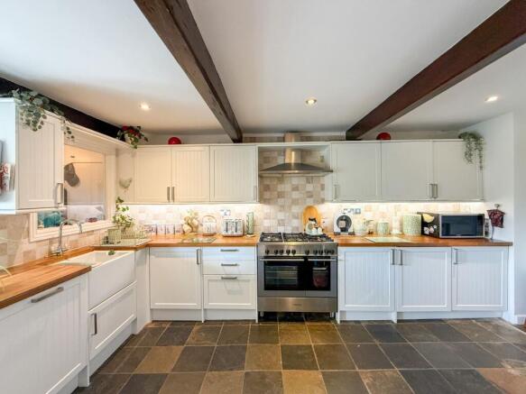 2 bed Cottage for sale Image 10