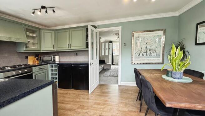 3 bed Semi-Detached for sale Image 4