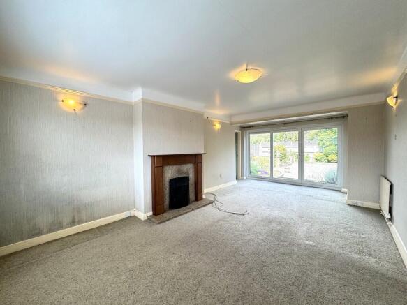 SOUTH WOOTTON - Extended, Detached 3 Bedroom Family Residence photo 4