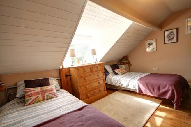 Twin Bedroom 