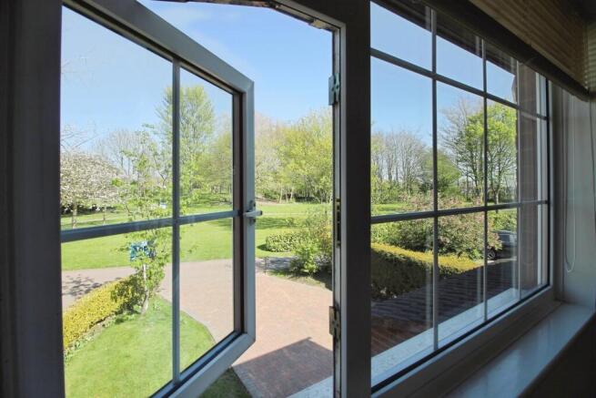 4 bed Detached for sale Image 9