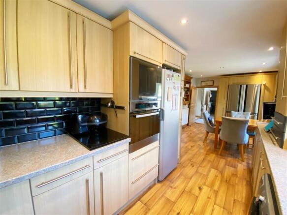 Kitchen 5.jpg