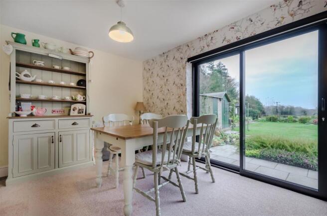 SITTING/DINING ROOM