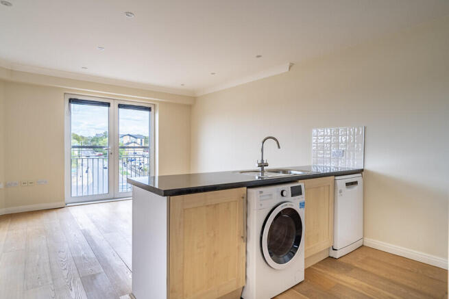 2 bed Apartment for sale Image 4