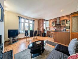 Flat 2, 204, Queen's Road, Wimbledon SW19 8LY