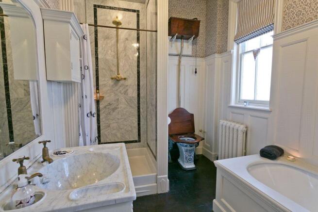 Family Bathroom 2