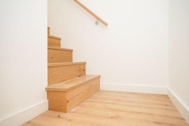 2 bed Apartment to rent Image 8