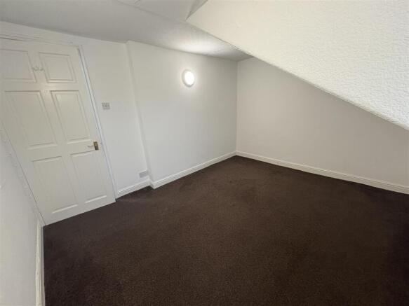 2 bed Apartment to rent Image 9
