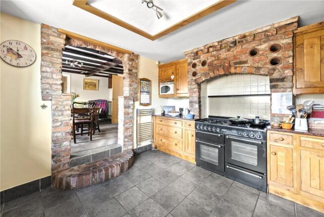 5 bed Detached for sale Image 5