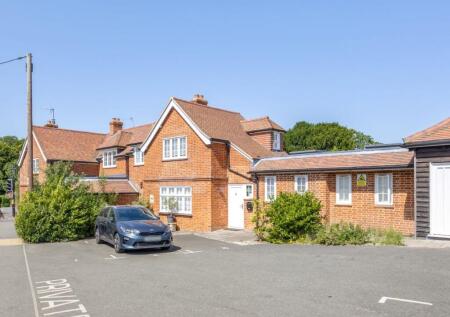 2 The Crown, Alton Road, Odiham, Hook, Hampshire, RG29 1PH