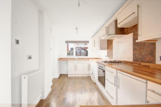 Kitchen 2.jpg
