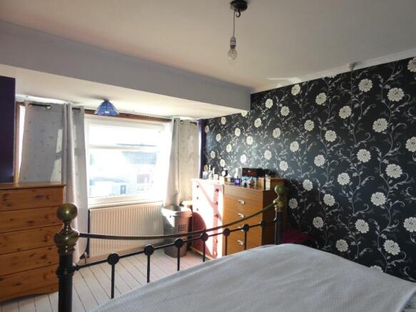 4 bed Semi-Detached for sale Image 5