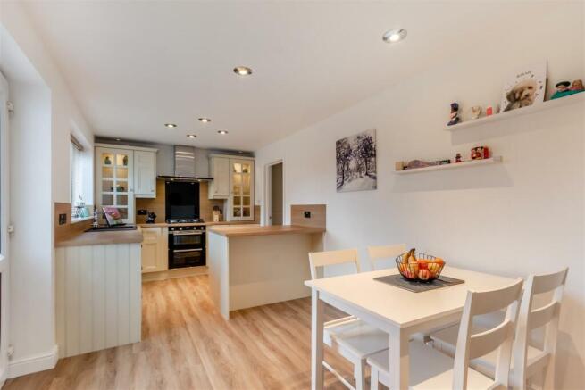 8583379-interior28.jpg