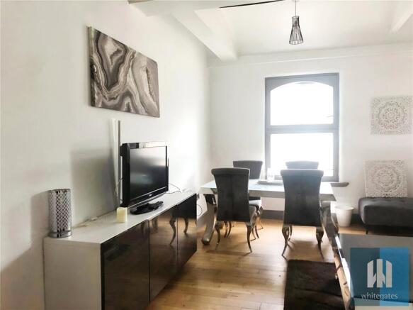 2 bed Apartment to rent Image 5