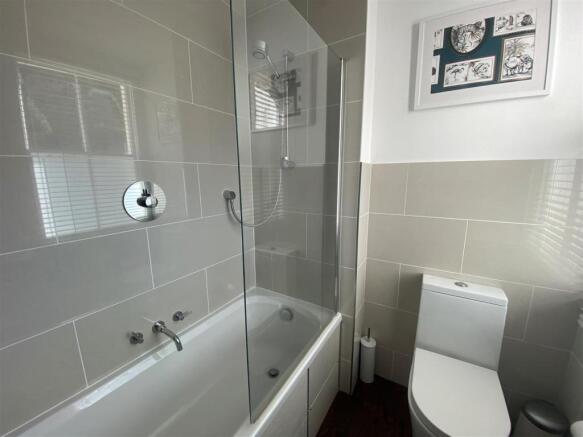 charlbury ensuite.jpg