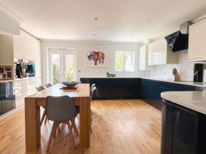 Pondtail Close, Horsham, RH12