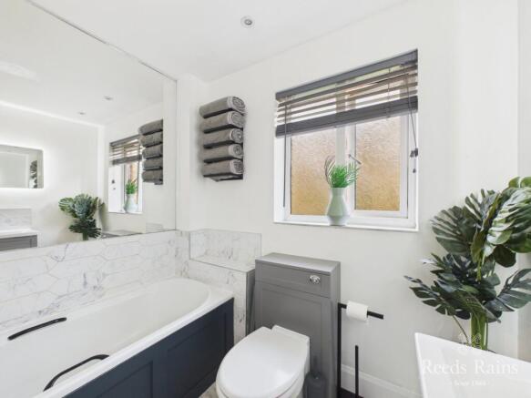4 bed Detached for sale Image 10