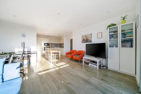 Woods Road, London