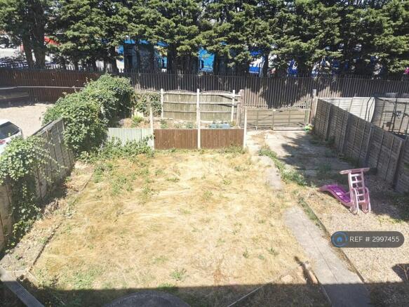 3 bed Semi-Detached to rent Image 12