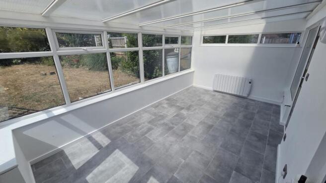 3 bed Semi-Detached to rent Image 5
