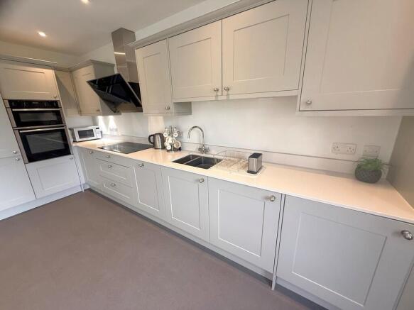 2 Harwood Apartme...