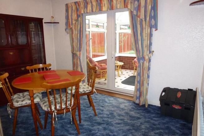 Dining Room / Bed 4