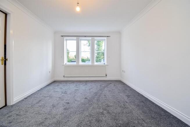 2 bed Ground Flat to rent Image 4