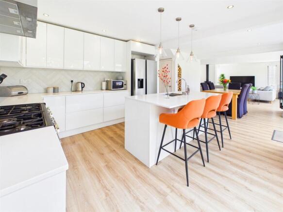 OPEN PLAN KITCHEN/DINING ROOM/LOUNGE/STUDY