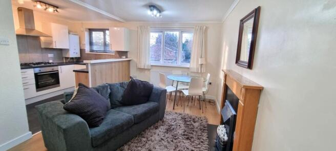 Lounge & Dining Area