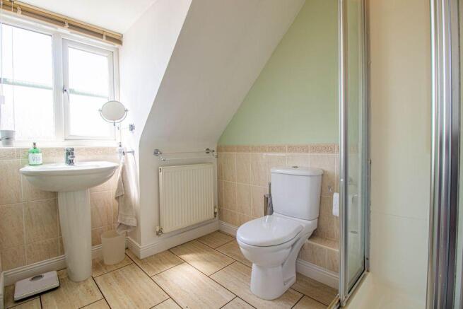Ensuite to Bed 1