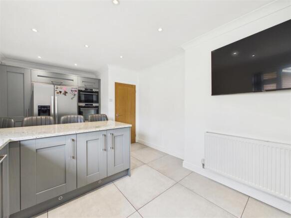 3 bed Semi-Detached for sale Image 7