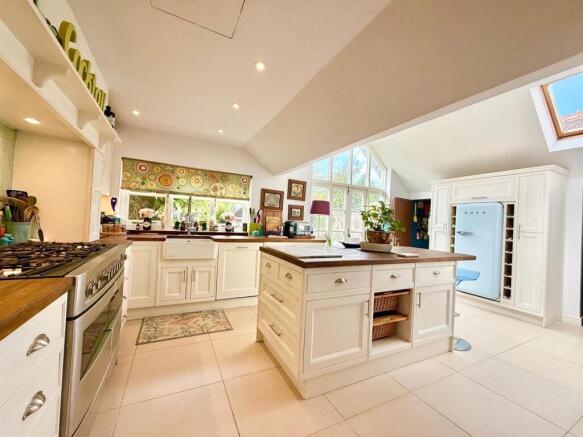Kitchen 3.jpg