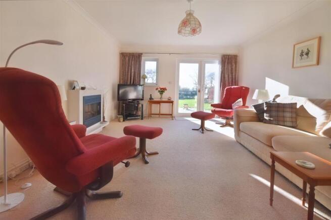 LOUNGE (2)