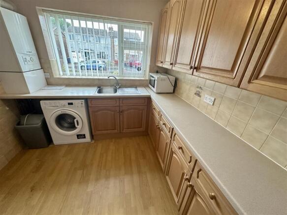 2 bed Semi-Detached Bungalow for sale Image 4