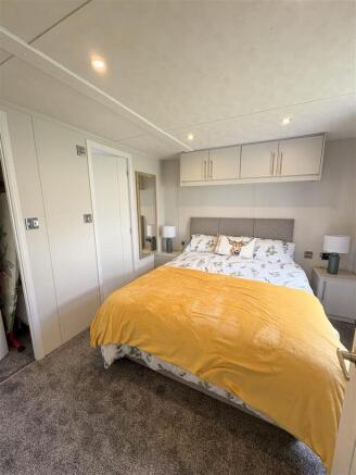 2 bed Chalet for sale Image 11