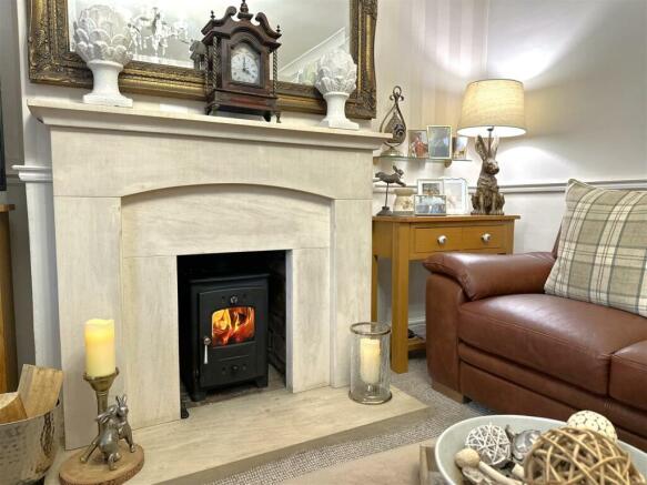 Feature Fireplace & Log Burner 612