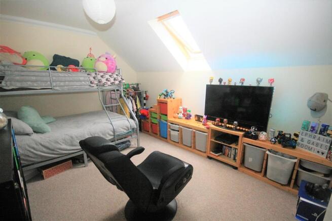 BEDROOM 2