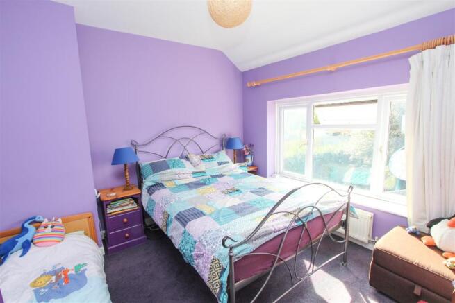 Bedroom 1.jpg