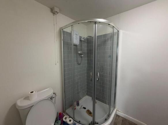 1 bed Ground Flat to rent Image 4