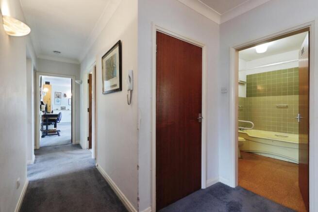 3 bed Flat for sale Image 11
