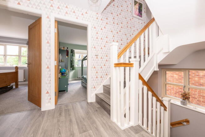 4 bed Detached for sale Image 11