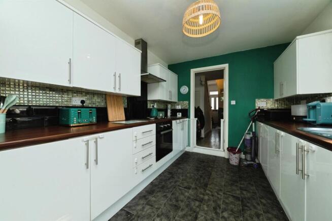 3 bed Terraced for sale Image 5