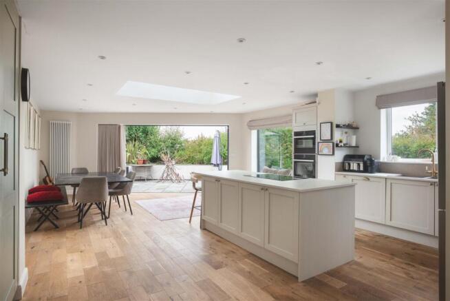 3 bed Semi-Detached for sale Image 4